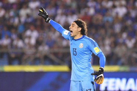 El fanático polaco de Guillermo Ochoa